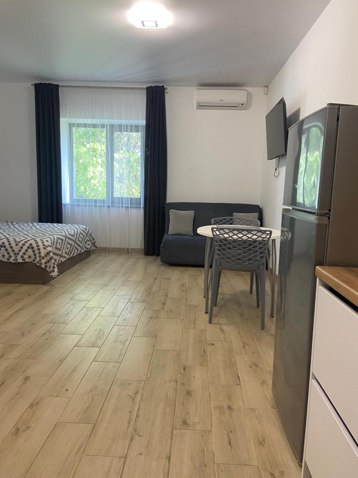 Four Rooms Apartments Черкаси Екстериор снимка